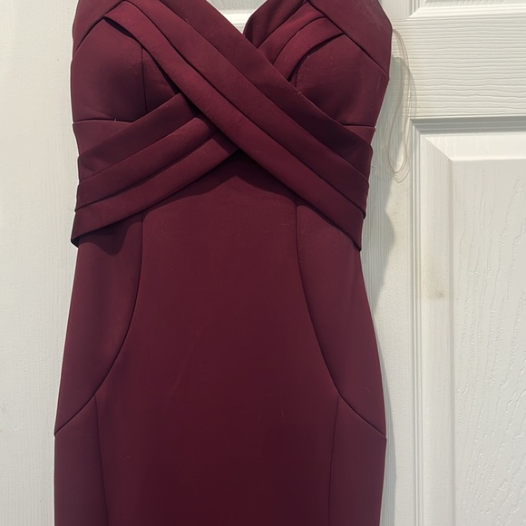 Burgundy formal dress - Picture 4 of 4